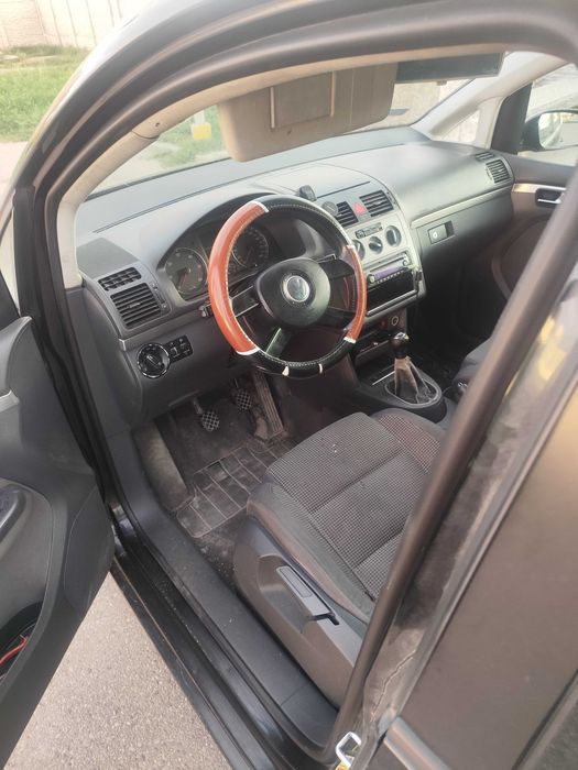 Vw Touran 2003 investit în el 2000 de euro stare de funcționare perfecta 2800 de euro