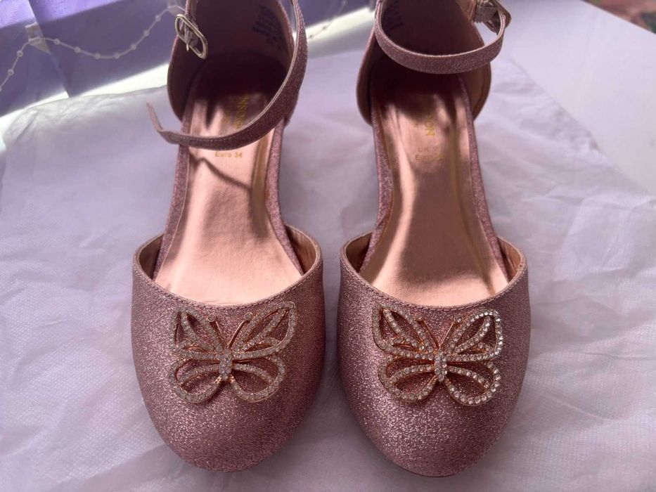 Лот маркови обувки за танци до 35 номер