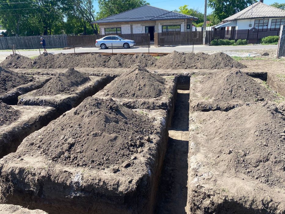 Miniexcavator de inchiriat