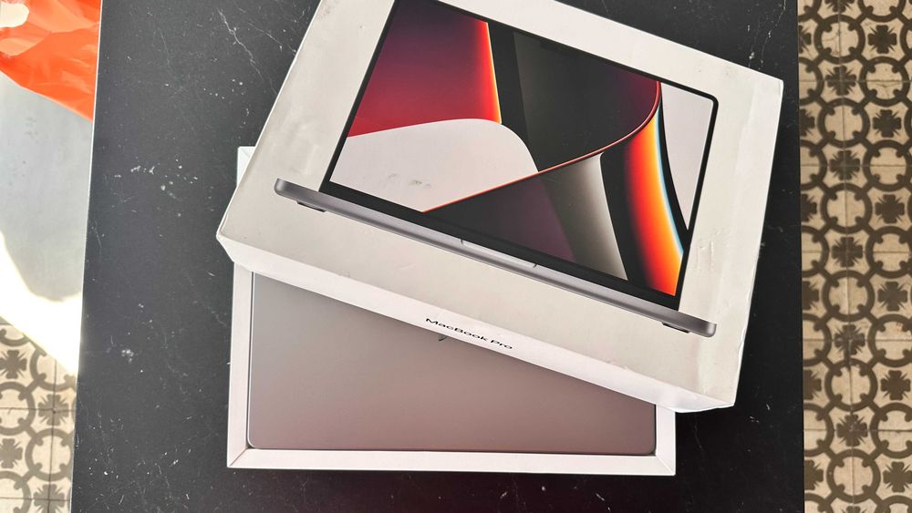 MacBook Pro 14" 2021 — M1 Max — 32GB RAM — 512GB SSD