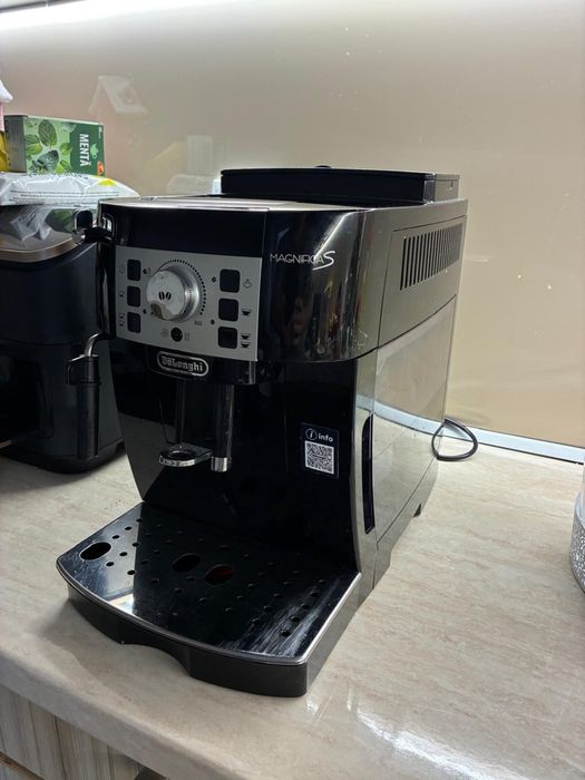 Aparat de cafea automat De’Longhi Magnifica S – stare excelentă