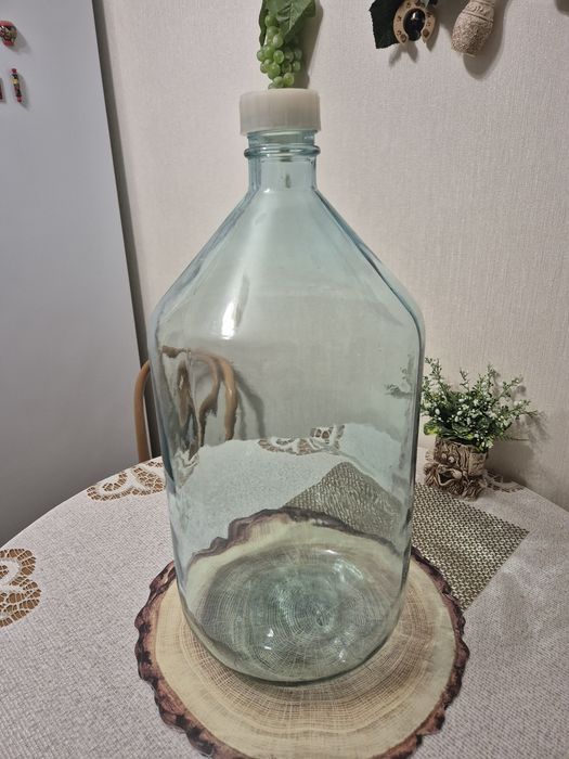 Продам стеклянную бутыль