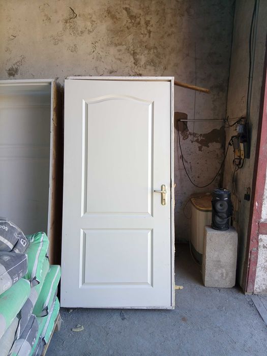 Продам двери деревянные хорошего качества
