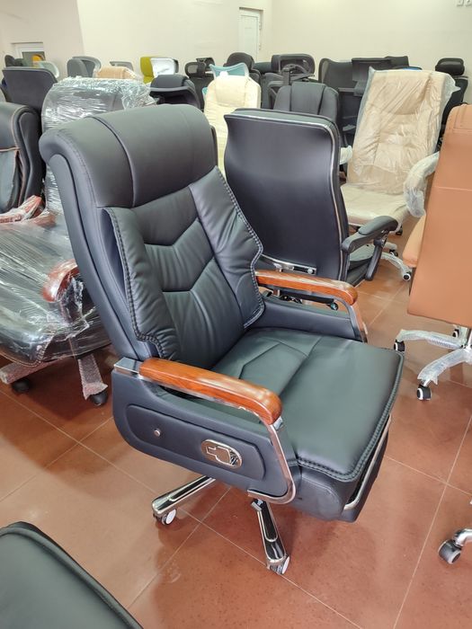 Офисное кресло для руководителя модель 808