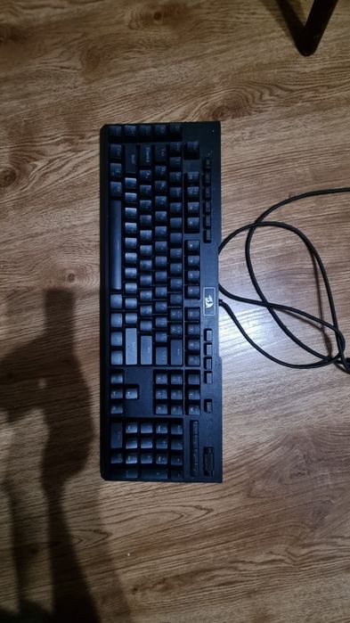 Веб-камера Logitech и клавиатуры AULA/RED DRAGON