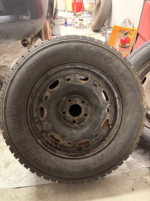 Зимни гуми 185 70 14 с джанти vw 5 100
