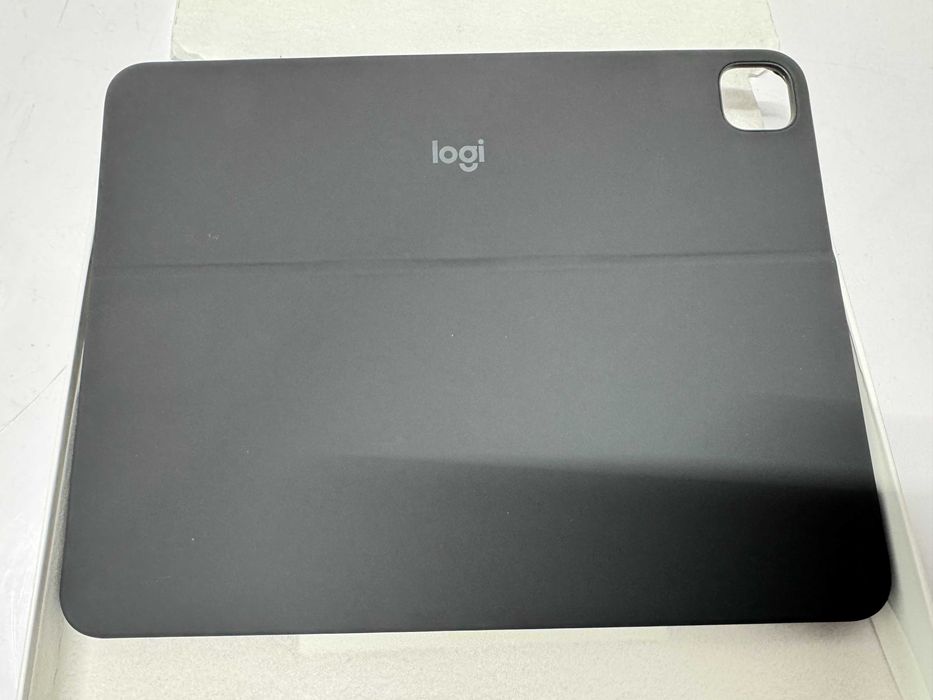 Клавиатура - Logitech Combo Touch iPad Pro 13-inch (M4)