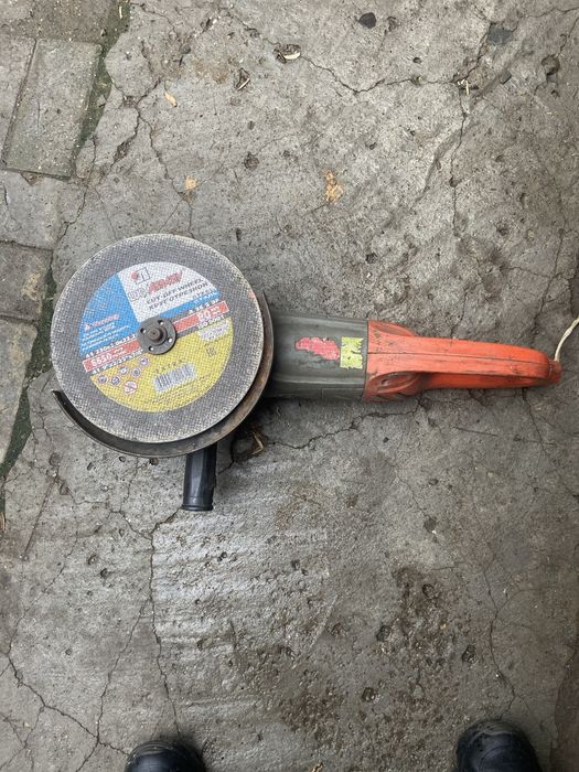 Продам болгарку б/у