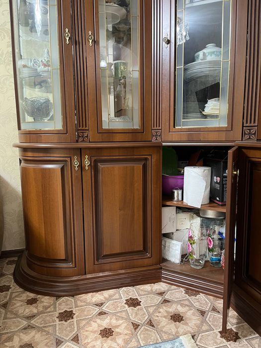 сервант, шкаф в хорошем состоянии