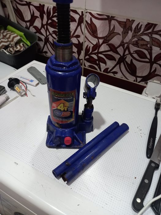 Продам домкрат 4 тонник НОВЫЙ