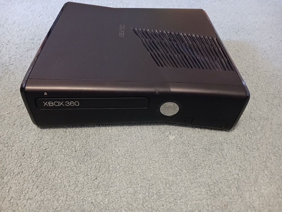 Vand xbox 360 . Negociabil