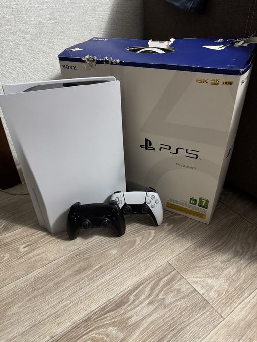(PS5) SonyPlaystation 5 два джойстика) PS Plus Delux