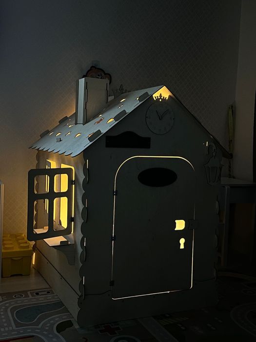 Деревянный десткий домик