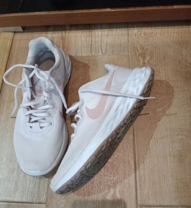 Adidași Nike de vanzare