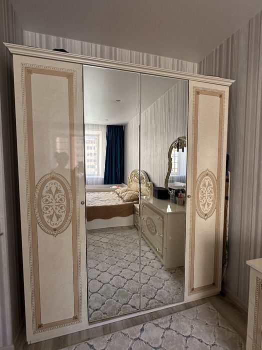 Продам спальный гарнитур Лара