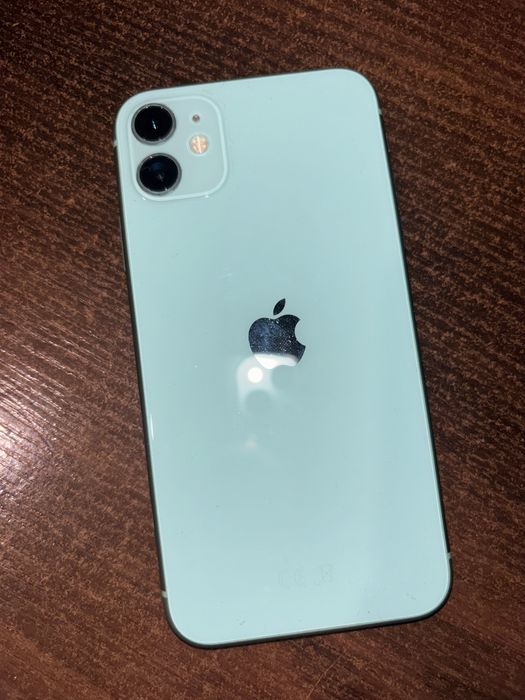 Мобильный телефон Айфон 11