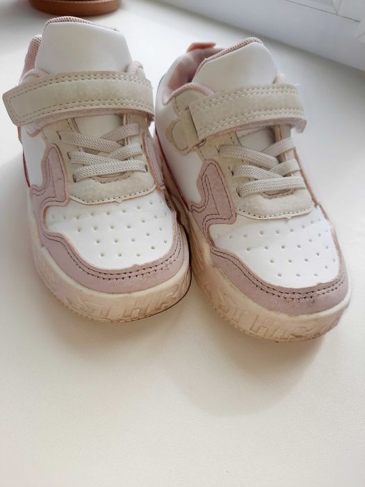 Кроссовки для девочки