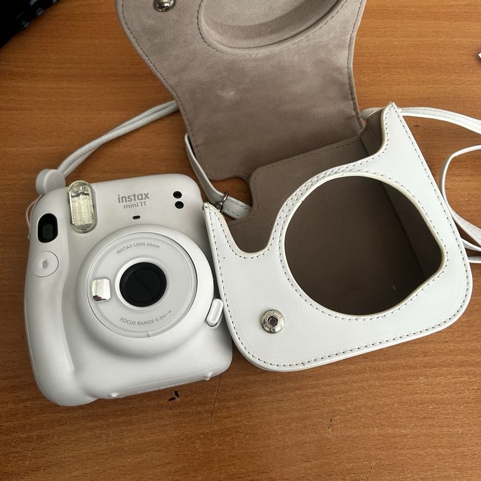 Instax mini 11 в идеальном состояний,срочно