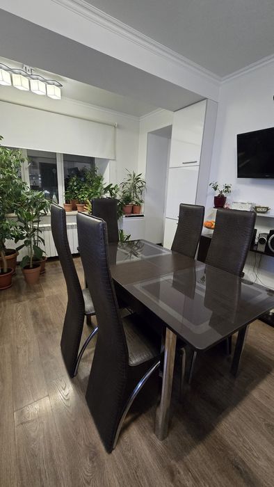 Стол и 5 стульев