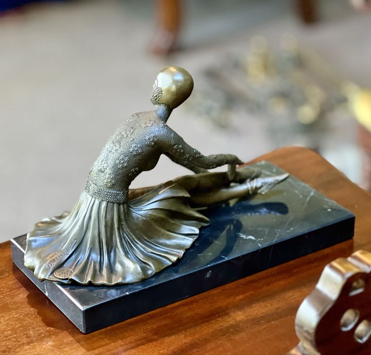 Statuetă Bronz stil ArtDeco *** vintage / antic / vechi / retro ***