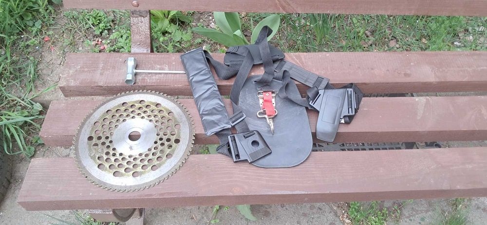 Продавам тример HUSQVARNA 553 RS-професионален