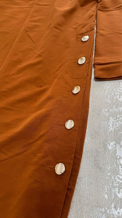 Коричневое платье