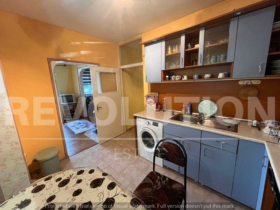 Просторен четиристаен апартамент в кв. Боян Българанов, гр. Шумен!