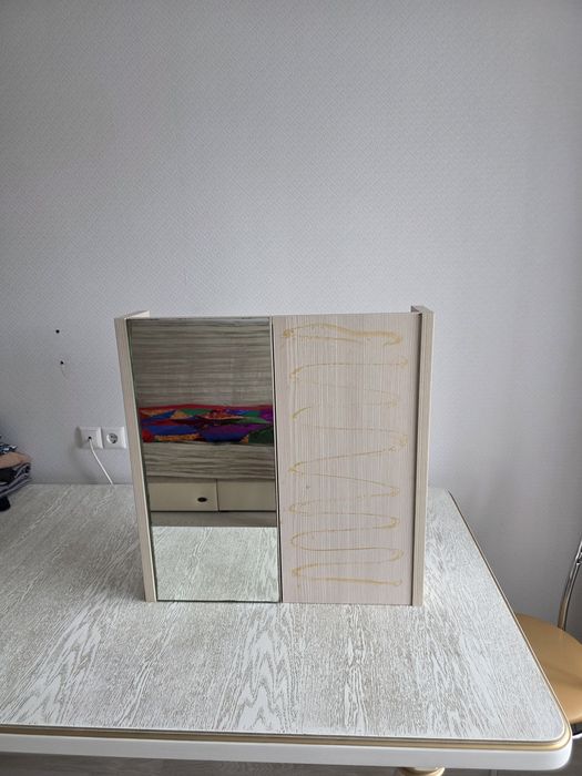 Шкаф в ванную в хорошем состоянии