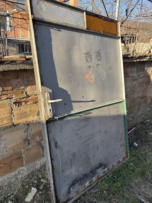 Продавам Гаражни врати 125/187