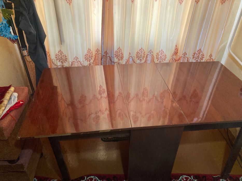 Стол-книжка раскладной, компактный, в хорошем состоянии