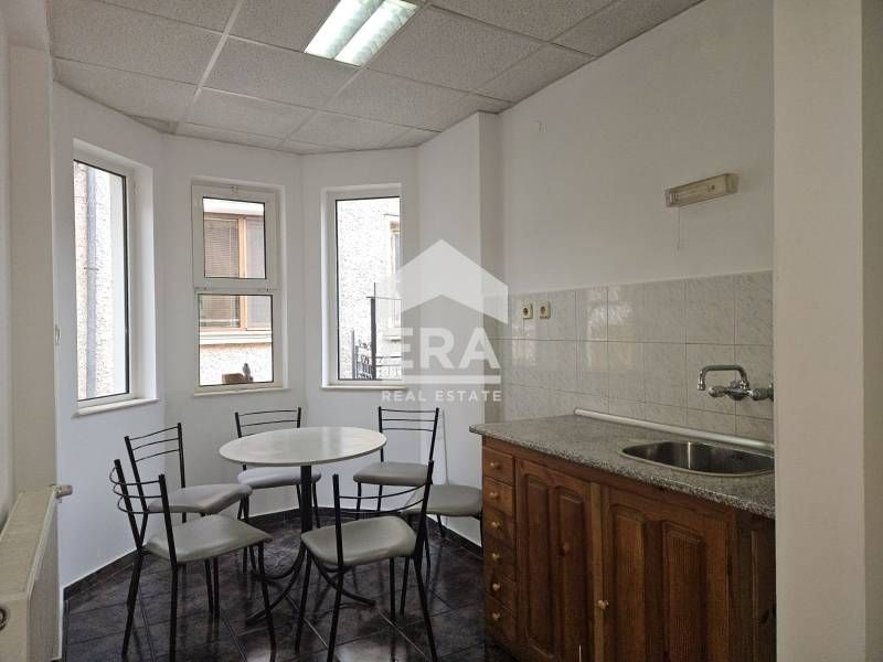 Дава се под наем Промишлена сграда в Ловеч, Център - 65 кв.м за 318.75 € - Снимка #3