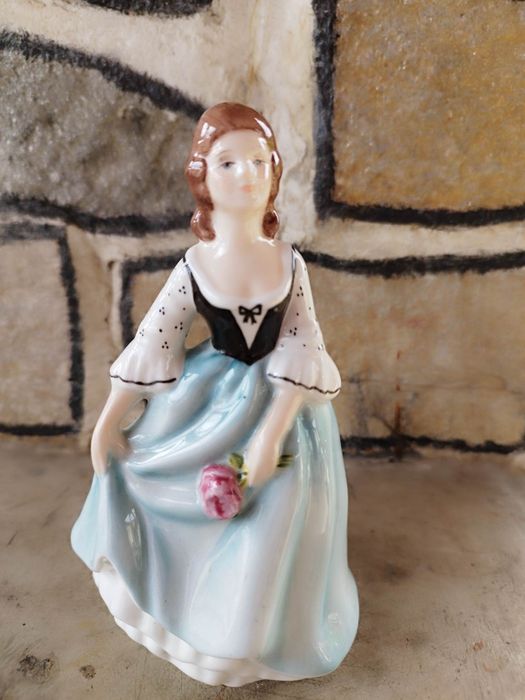 Ренесансово порцеланово момиче