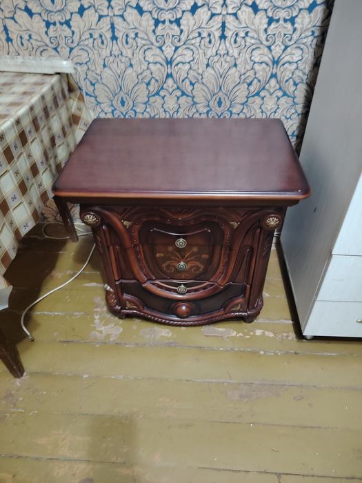 Столы, тумба, стул