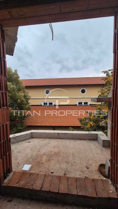 Тристаен апартамент в Центъра