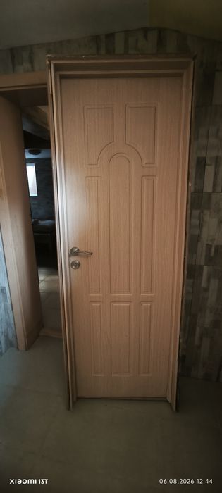 Продавам интериорни врати с каса и первази с дръжки и брави 4 броя
