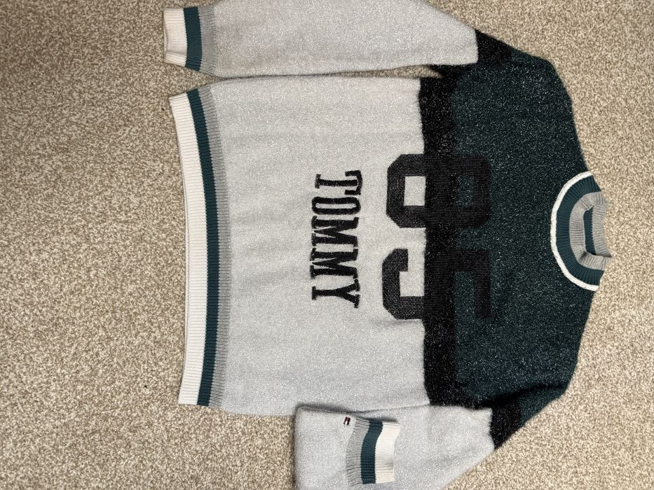 Продавам дамски пулове Tommy Hilfiger S размер, в сиво и зелено