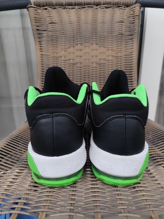Nike Air Jordan Max Aura 3 GS Black Green Strike mărimea 38 / 24 cm interior