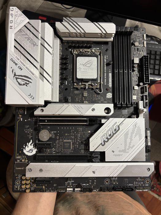 Мат. плата Asus B760 + процессор 12100F