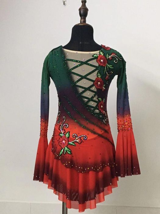 Продам платье для фигурного катания