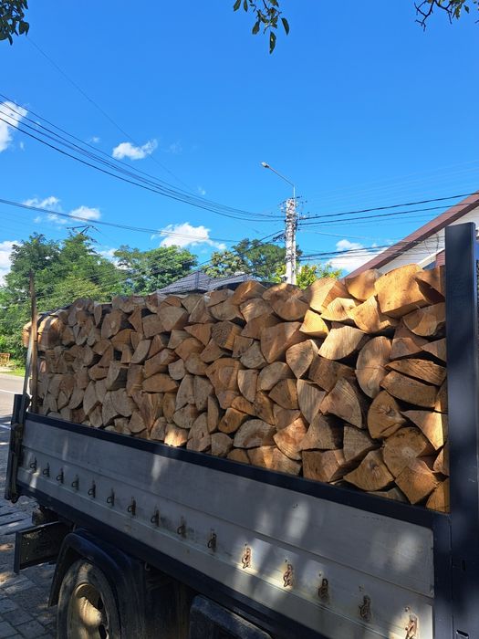 Vând lemne de foc de esență tare