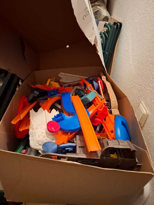 Писти и части от писти Hot Wheels, 100€
