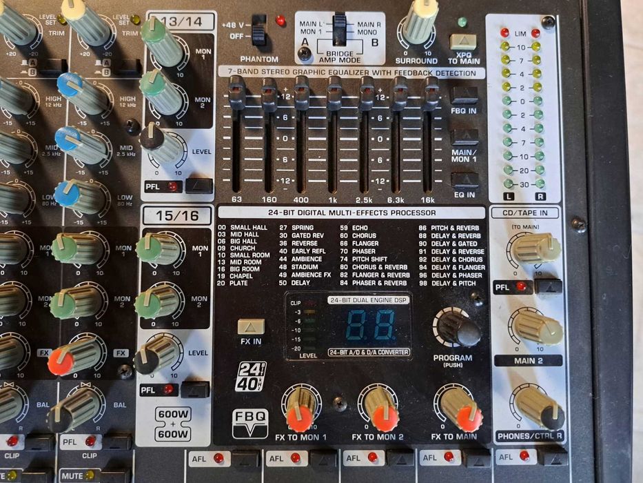 Mixer Behringer PMP 3000