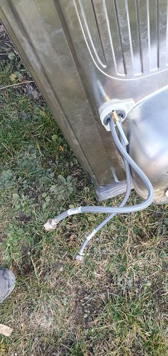 Vana din fonta + baterie + chiuveta bucatarie
Stare foarte buna de uti