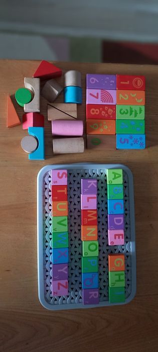 Alfabetul si litere din lemn, cuburi