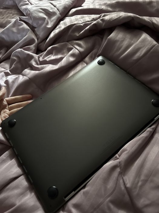 Macbook Pro 13 2022года ssd 256, оперативка 8гб