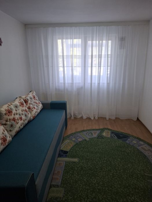Apartament de închiriat , semidecomandat cu 3 camere