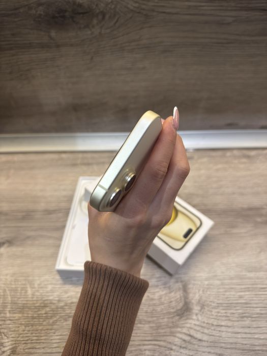 Продавам IPhone 15