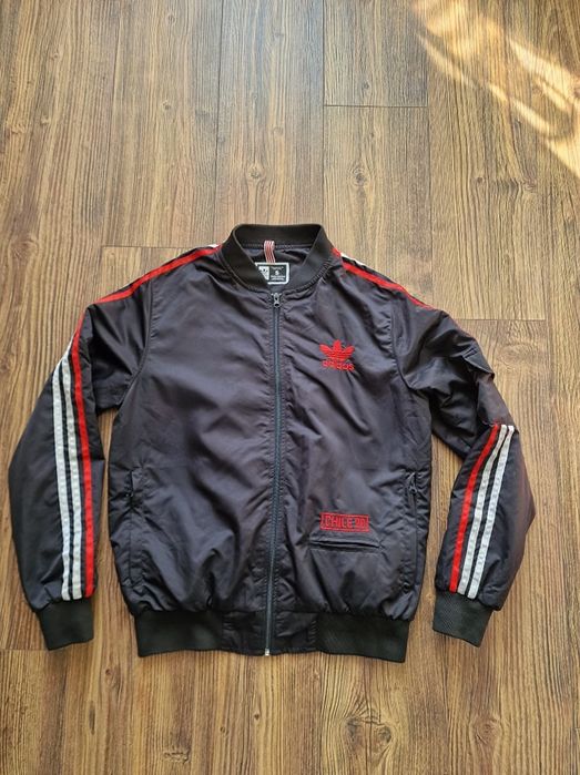 Страхотно мъжко яке ADIDAS CHELSЕА размер
S, без забележки като ново,