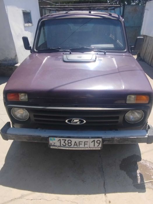 Машина lada niva