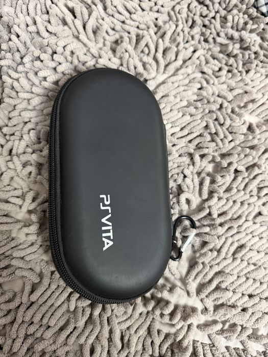 Продам прошитую  ps vita
